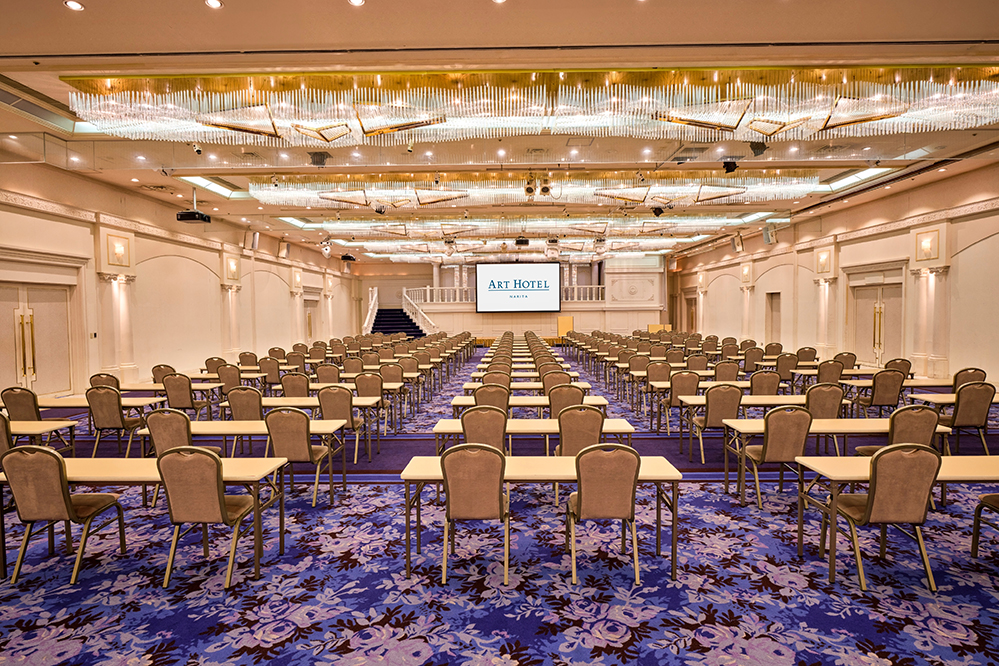 スクール形式に設営された宴会場 翼